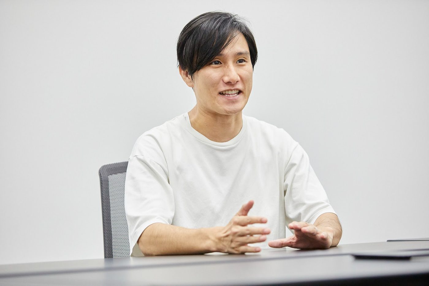 インタビューに答える福島氏